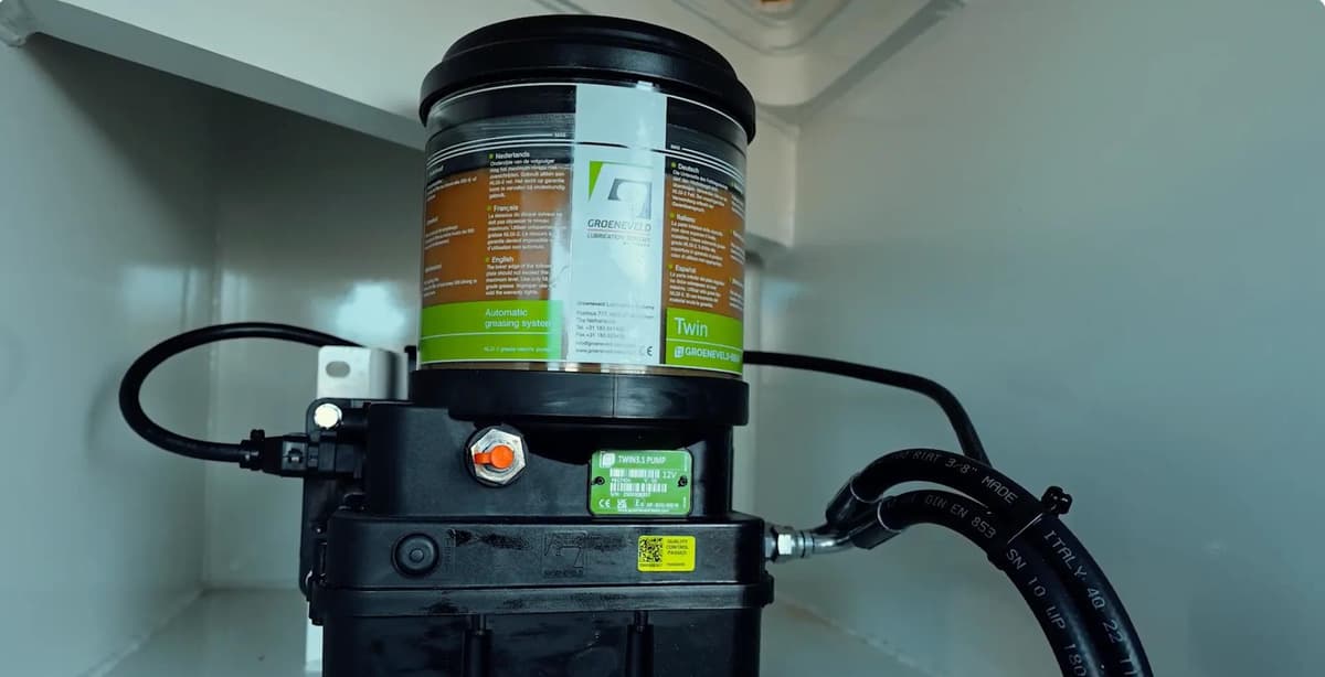 Dedicated Boom Greaser