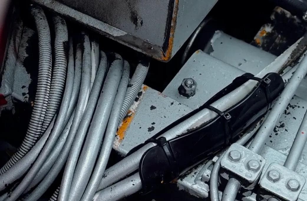 Chafing Wires on your concrete pump